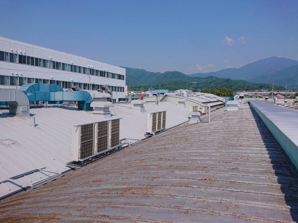神奈川県伊勢原市工場屋根塗装着工致しました。